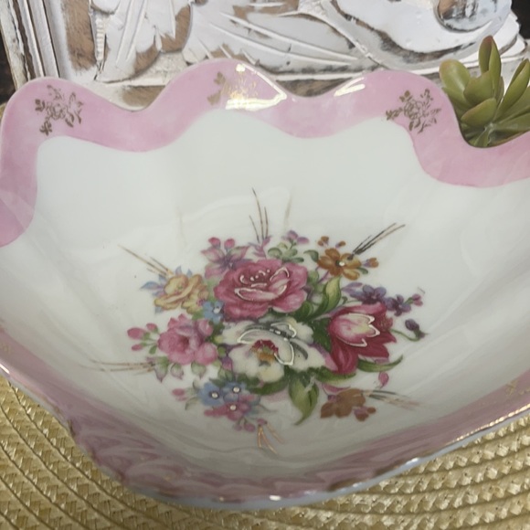 Vintage Porcelain Shell Shaped Candy Dish  Adorned w/Florals & Pink & Gold Trim - Picture 3 of 8